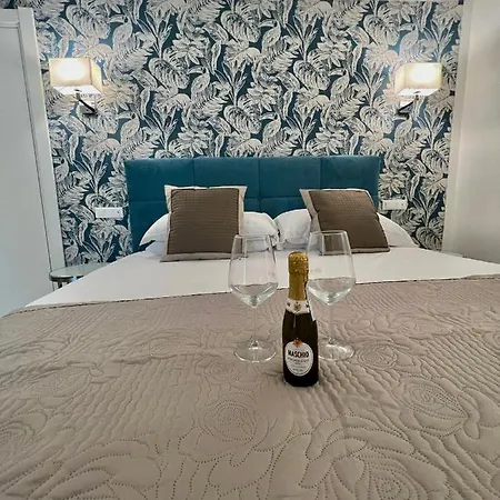 Relais Vaticano - Metro Station Ottaviano Hotel